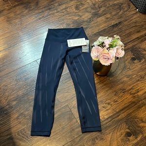 Lululemon lleges Neil